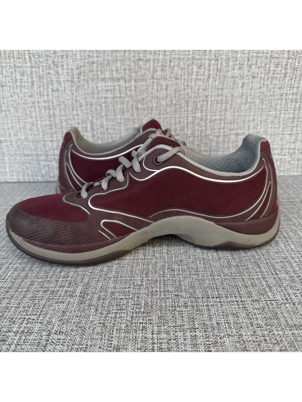 Dansko Shoes Womens Sz 39/8.5-9 US Red Samantha Running Sneakers Lace Up Low
